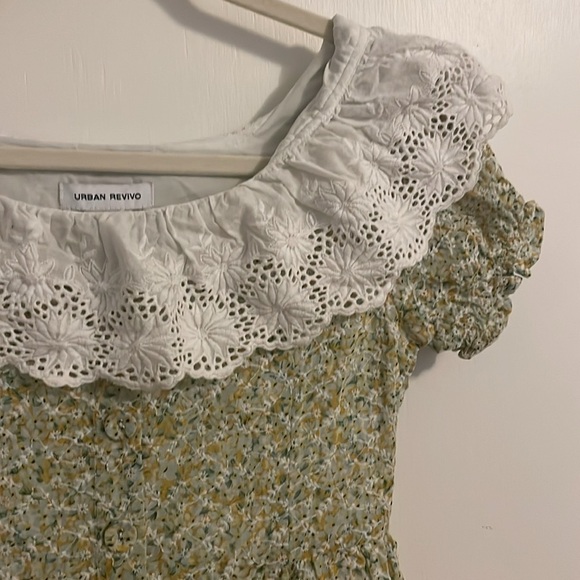 Urban Revivo ASOS - Frill Neck Floral Dress in Green - Picture 6 of 8